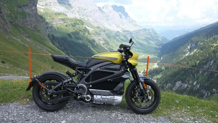 Harley-Davidson LiveWire in den Schweizer Alpen. (Foto: Matthias Göbel)
