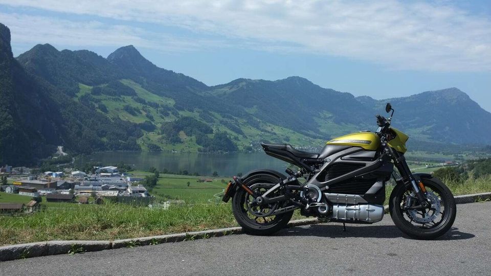 Elektromotorrad LiveWire von Harley Davidson im Kanton Schwyz. (Foto: Matthias Göbel)